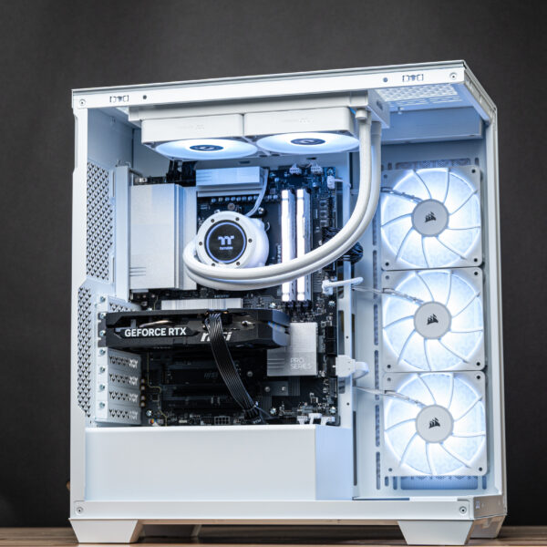 Lunar RTX 5060 Gaming PC