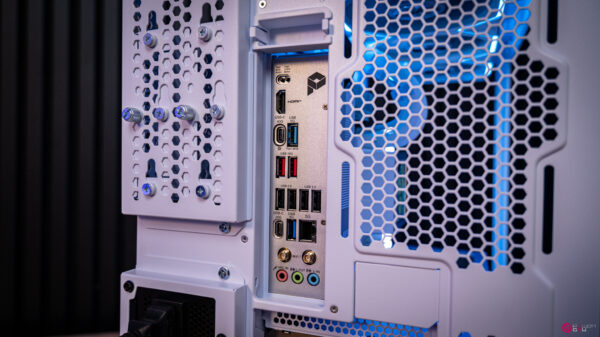 Flurry RTX 5070 Ti Gaming PC